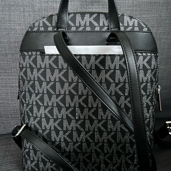 NWT MICHAEL KORS CINDY LARGE BACKPACK SAFFIANO LEATHER - Picture 3 of 7